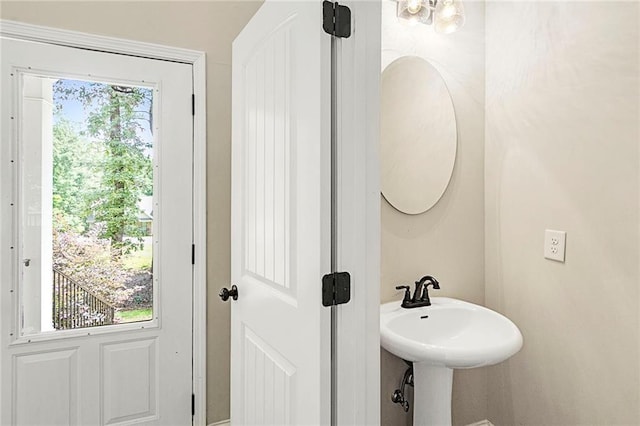 bathroom featuring a sink
