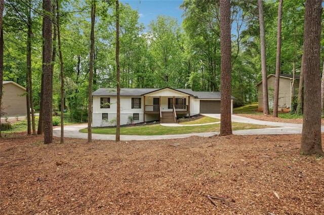 view of front of home featuring covered porch and concrete driveway