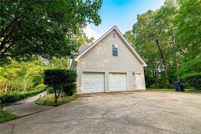 8601 Flint Hill Rd, Douglasville, GA 30135 - garage with driveway