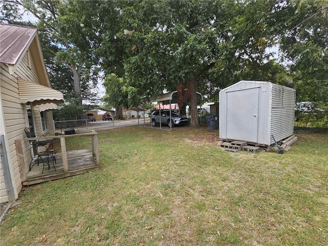 view of yard featuring a shed