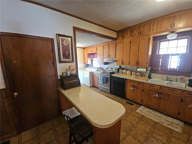 kitchen featuring dishwasher, a textured ceiling, sink, stainless steel range with electric cooktop, and a kitchen breakfast bar