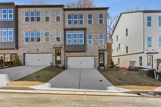 townhome / multi-family property featuring a garage