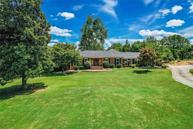 ranch-style home with a front yard