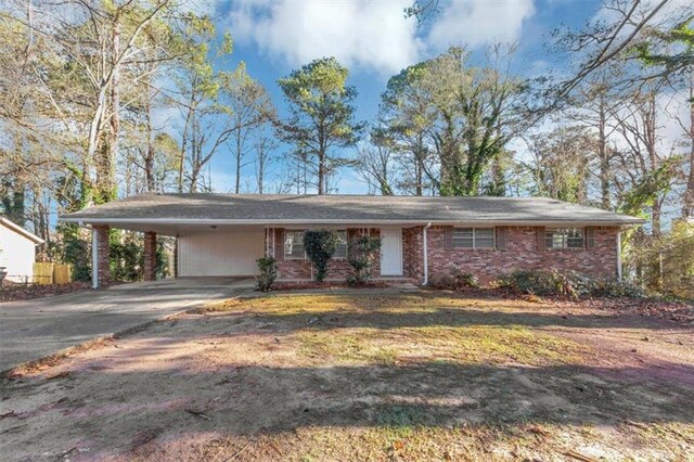 single story home with a carport