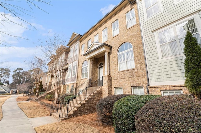 view of building exterior featuring a residential view