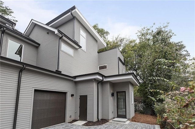 view of front of house featuring a garage