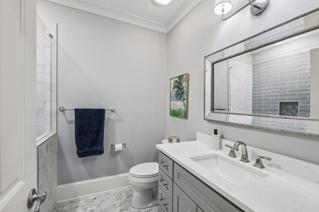 bathroom featuring crown molding, toilet, tiled shower, vanity, and baseboards