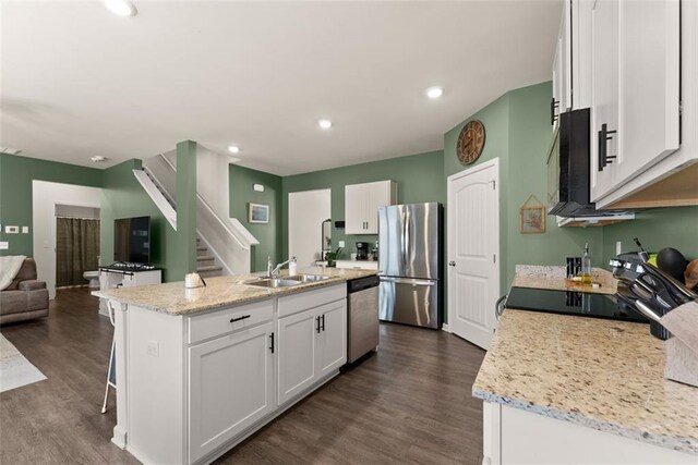 867 Starbuck Pkwy, Pendergrass, GA 30567 - kitchen with appliances with stainless steel finishes, a sink, dark wood finished floors, visible vents, and a center island with sink