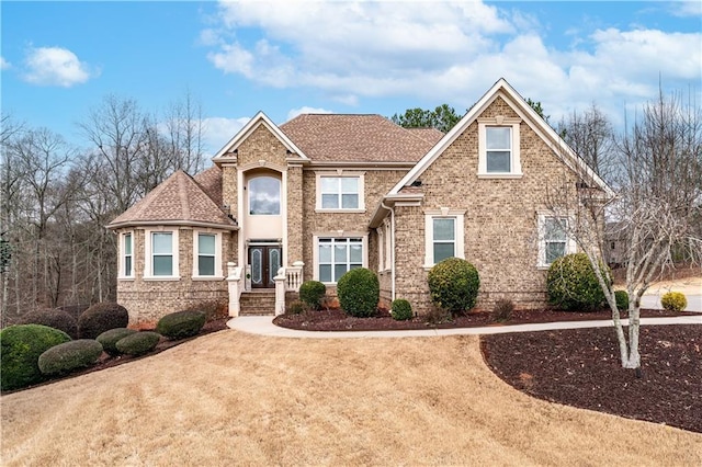 view of front facade with a front lawn