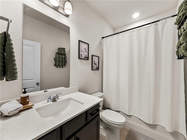 full bathroom with shower / bath combo with shower curtain, vanity, and toilet