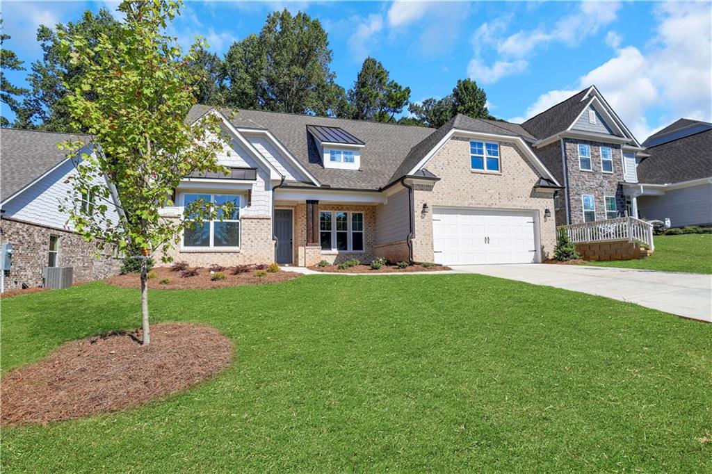 craftsman house featuring a front yard and a garage