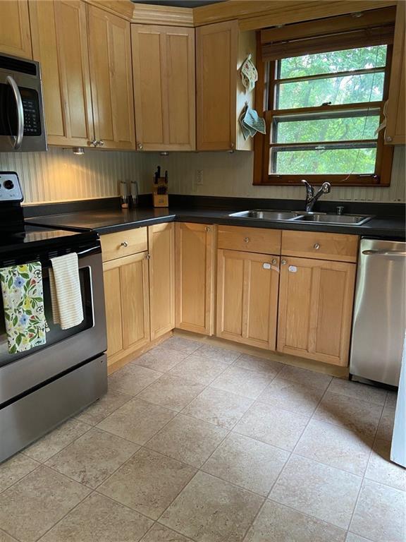 406 S Hillcrest Dr SW, Marietta, GA 30064 - kitchen with appliances with stainless steel finishes and dark countertops