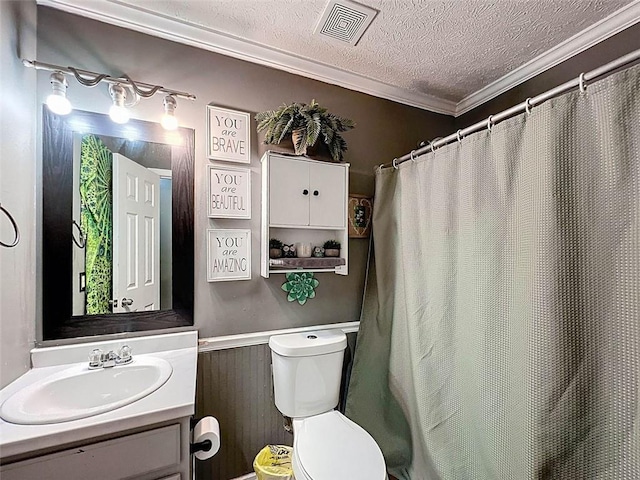full bath featuring visible vents, ornamental molding, wainscoting, vanity, and a textured ceiling