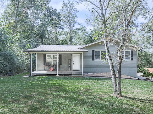 view of front of property with covered porch and a front lawn