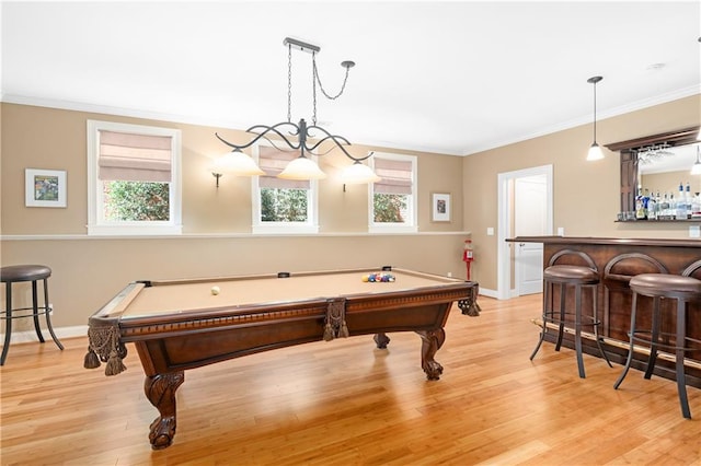 game room featuring crown molding, baseboards, a dry bar, light wood-style flooring, and billiards