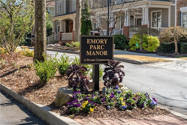 view of community / neighborhood sign