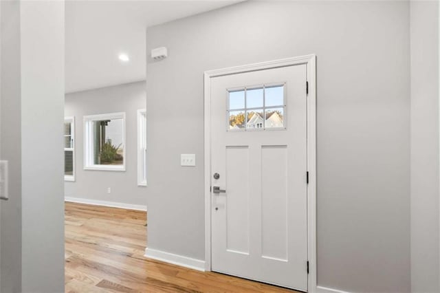 foyer entrance featuring recessed lighting, light wood-style flooring, and baseboards