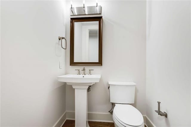 bathroom featuring toilet and sink