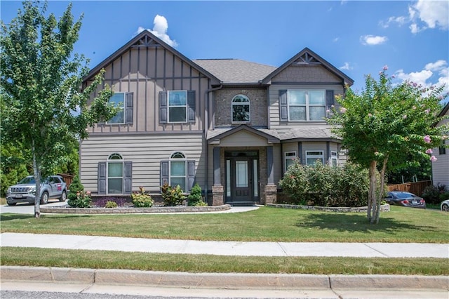 view of front of home featuring a front lawn