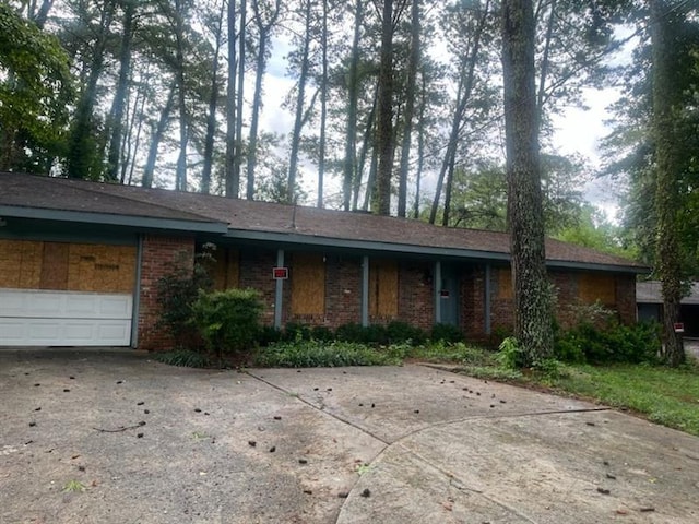 single story home featuring a garage