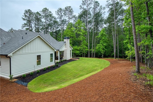 view of green lawn