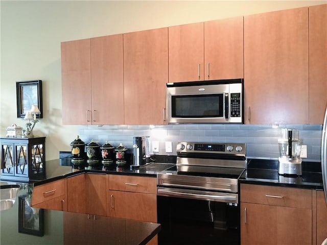 711 Cosmopolitan Dr NE Unit 123, Atlanta, GA 30324 - kitchen with appliances with stainless steel finishes, backsplash, and a peninsula