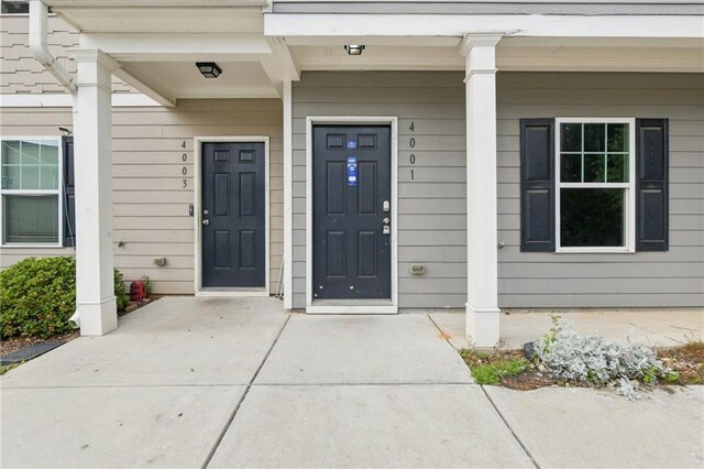 4001 Avalon Rd SW, Atlanta, GA 30331 - view of exterior entry featuring covered porch