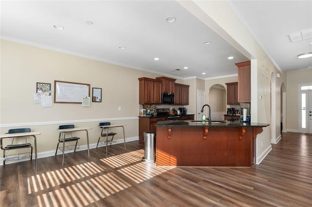 kitchen featuring sink, crown molding, a breakfast bar area, electric range oven, and kitchen peninsula