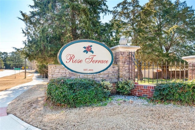 view of community / neighborhood sign