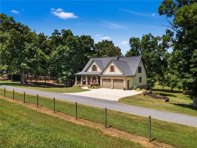 view of front of property featuring a front yard