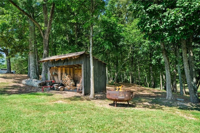 view of outdoor structure with a yard