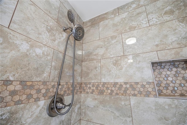 room details featuring tiled shower