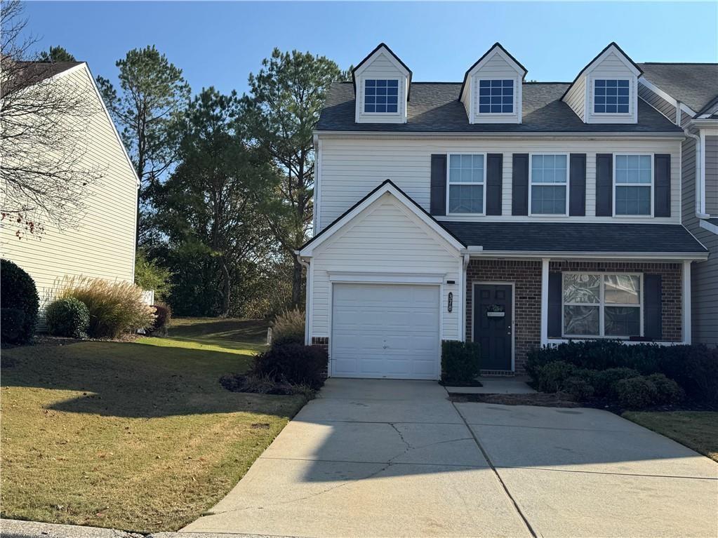 view of front of home with a front yard