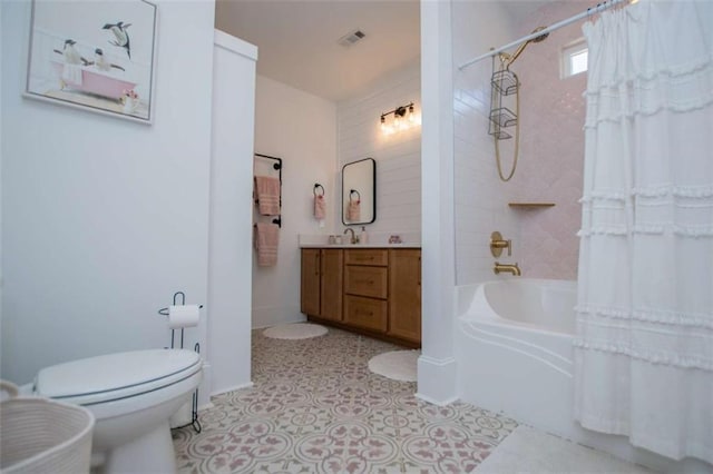 full bath featuring toilet, shower / tub combo, baseboards, and vanity