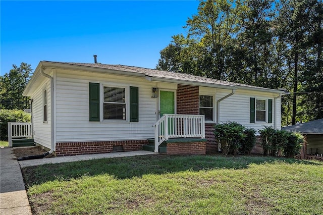 view of front of home featuring a front lawn