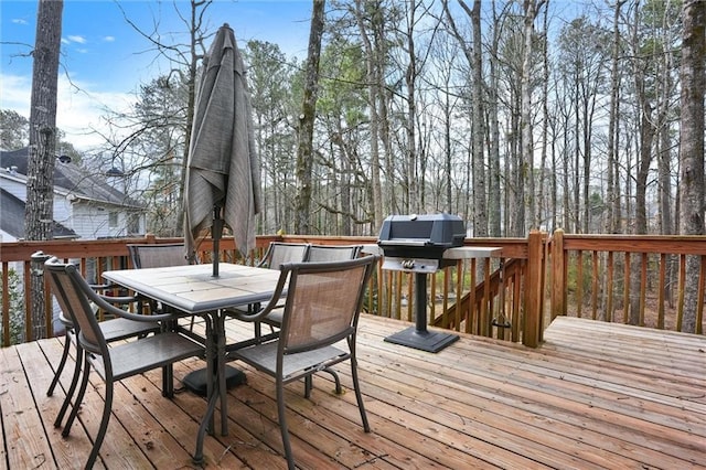 deck with outdoor dining space