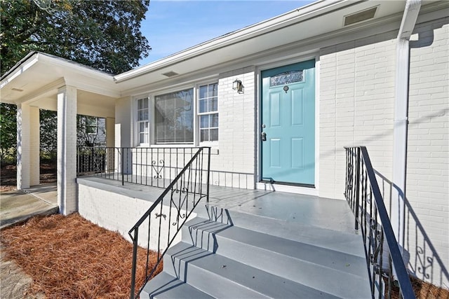 property entrance with covered porch