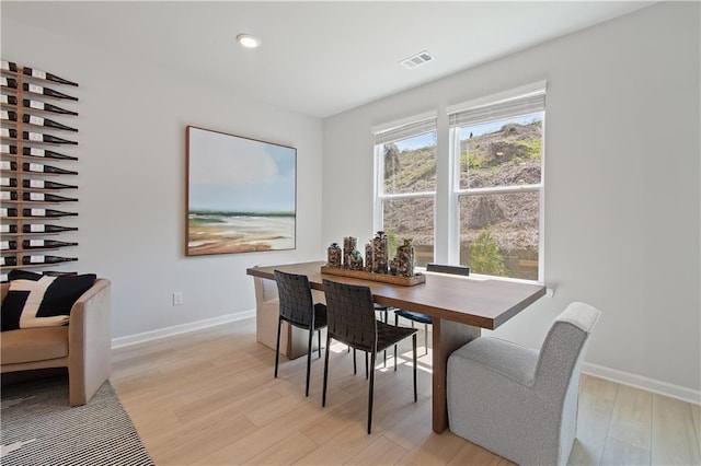 dining space with light wood-style flooring, recessed lighting, visible vents, and baseboards