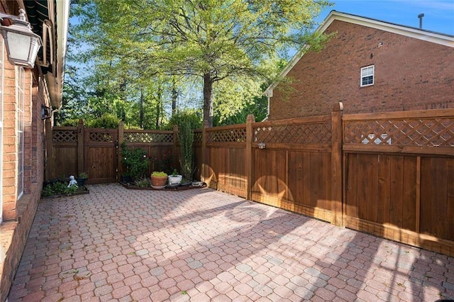 401 Wellwood Way, Roswell, GA 30075 - view of patio featuring a gate