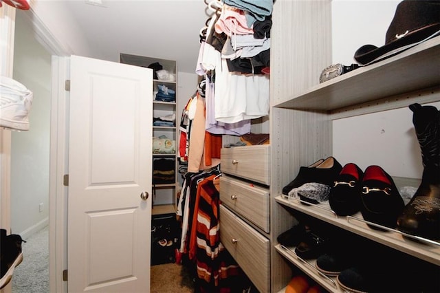 walk in closet featuring carpet
