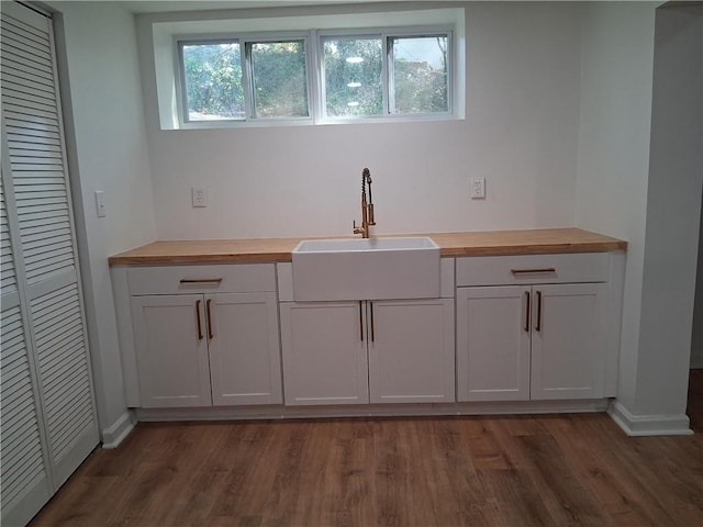 816 Stewart St, Carrollton, GA 30117 - interior space with baseboards, dark wood-style floors, and a sink