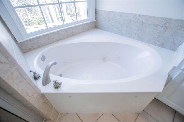 2003 Hubbard Ct, Villa Rica, GA 30180 - full bath featuring a tub with jets and tile patterned floors
