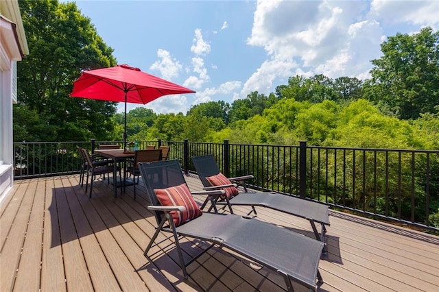 130 Hamilton Way, Roswell, GA 30075 - deck with outdoor dining space and a forest view