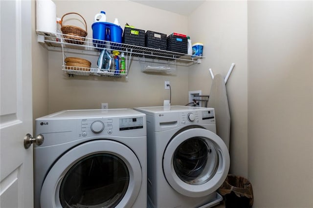 130 Hamilton Way, Roswell, GA 30075 - laundry room featuring washing machine and clothes dryer