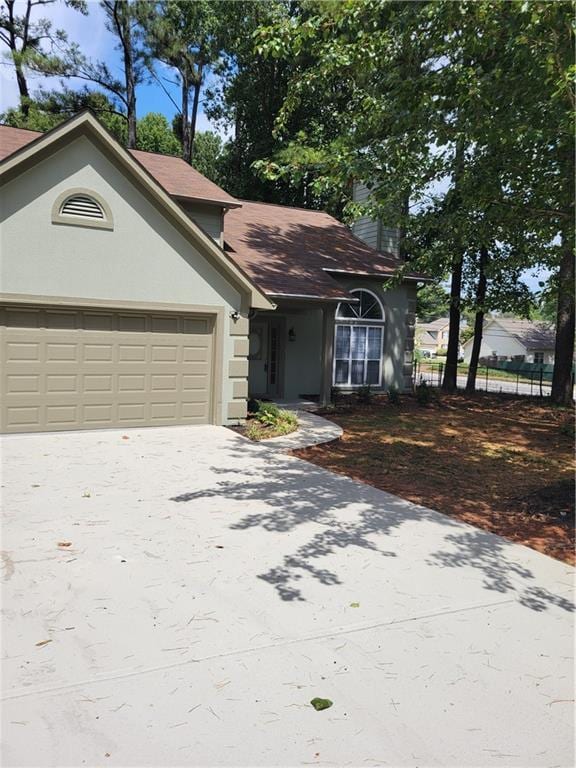 view of front facade with a garage