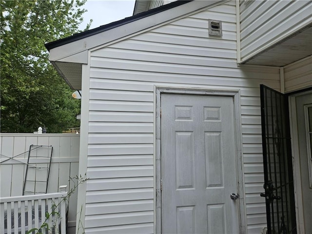 5536 Strathmoor Manor Cir, Lithonia, GA 30058 - view of doorway to property