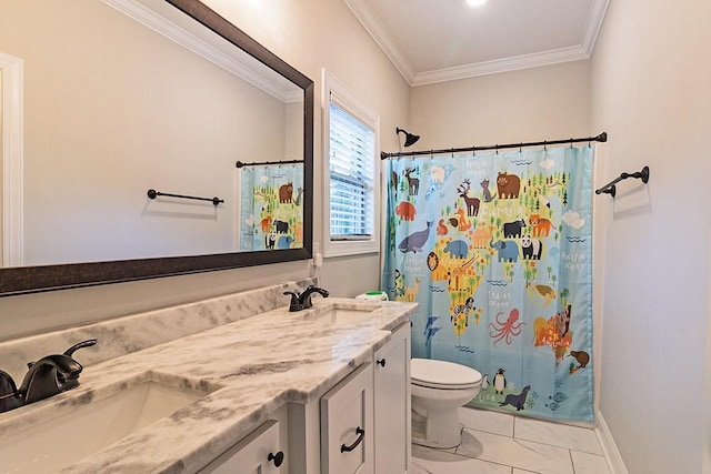 full bathroom featuring ornamental molding, toilet, a shower with curtain, and a sink
