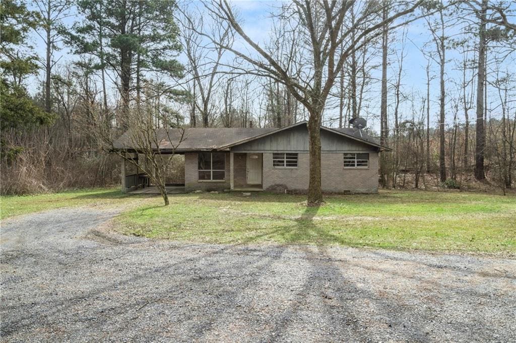 view of front of home with a front yard