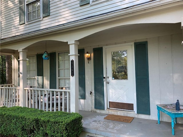 doorway to property with covered porch