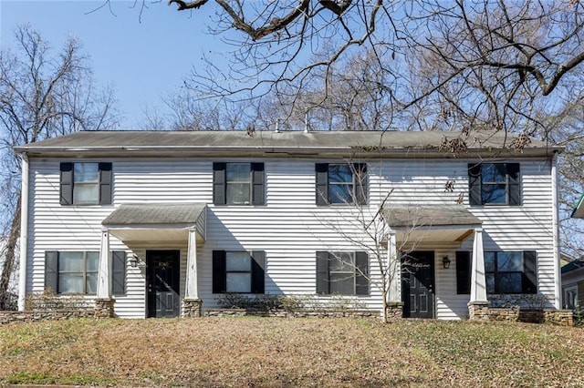 view of front of home featuring a front yard